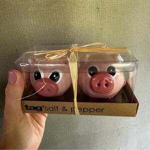 Pig salt & pepper shakers